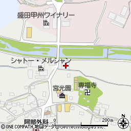 山梨県甲州市勝沼町下岩崎1410-1周辺の地図