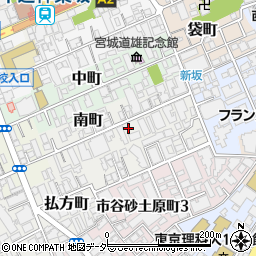 東京都新宿区南町8周辺の地図