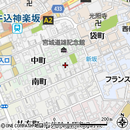 東京都新宿区中町8周辺の地図