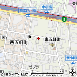 東京都新宿区東五軒町4-17周辺の地図