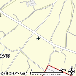 山梨県韮崎市穂坂町三ツ澤932周辺の地図