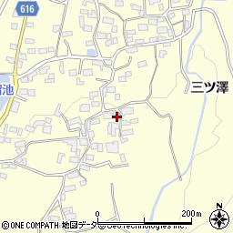 山梨県韮崎市穂坂町三ツ澤2825周辺の地図