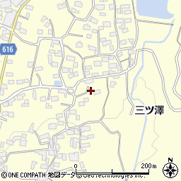 山梨県韮崎市穂坂町三ツ澤2722周辺の地図