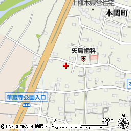 群馬県伊勢崎市本関町1121周辺の地図