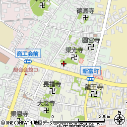 富山県小矢部市中央町3-12周辺の地図