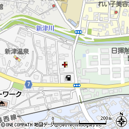 ファミリーマート新津本町四丁目店周辺の地図