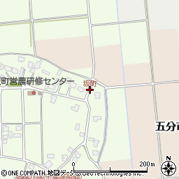 坂町周辺の地図