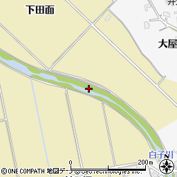 秋田県湯沢市森三月田周辺の地図