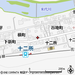 秋田県大館市十二所谷地町12-3周辺の地図