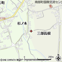 青森県三戸郡南部町上名久井杉ノ木15-1周辺の地図