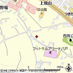 青森県八戸市新井田松山中野場26-28周辺の地図