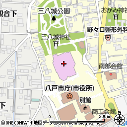 八戸市公民館周辺の地図