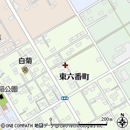 青森県十和田市東六番町周辺の地図