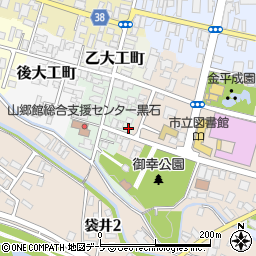 青森県黒石市甲大工町8周辺の地図