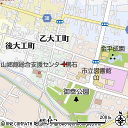 青森県黒石市甲大工町11周辺の地図