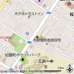 メガネの伊勢屋三沢店周辺の地図