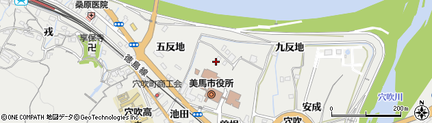 徳島県美馬市穴吹町穴吹（九反地）周辺の地図
