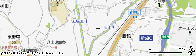 愛知県新城市八束穂神楽屋敷周辺の地図