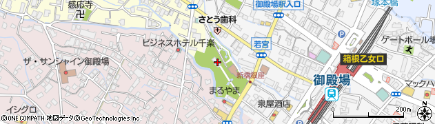静岡県御殿場市新橋2083周辺の地図