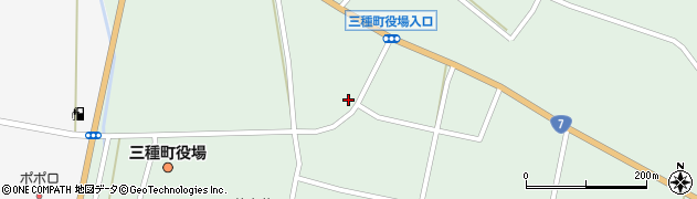 秋田県三種町（山本郡）鵜川（大曲東家の下）周辺の地図